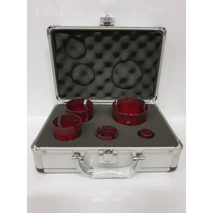 Skt Gyémánt lyukfúró készlet kofferrel, 5 részes, piros, kifutó termék! Skt Gyémánt lyukfúró készlet kofferrel, 5 részes, piros, kifutó termék!